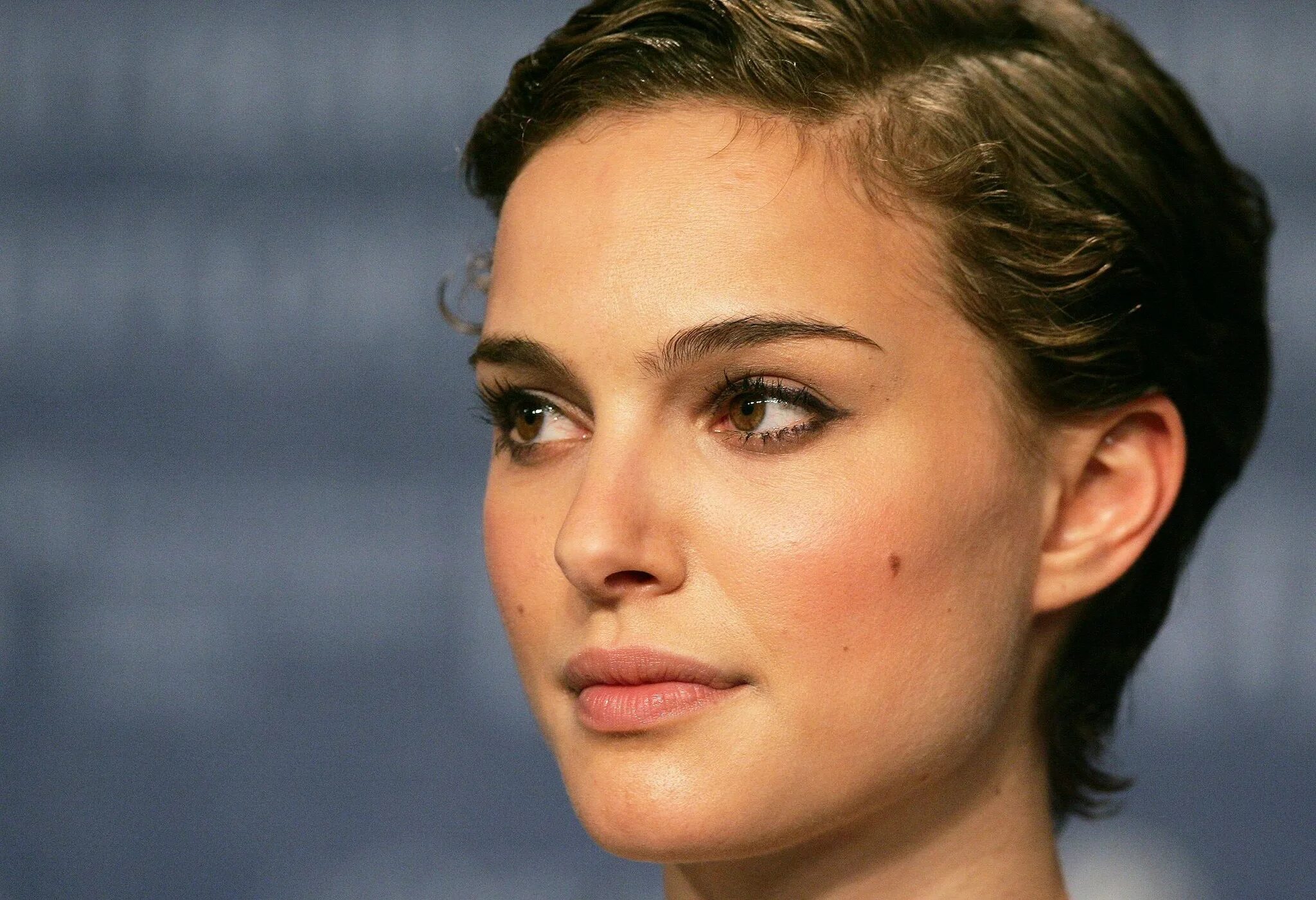 Синди кроуфорд. Ева мендес. Актриса натали портман. Ева мендес фото. Скарлетт йоханссон подбородок.