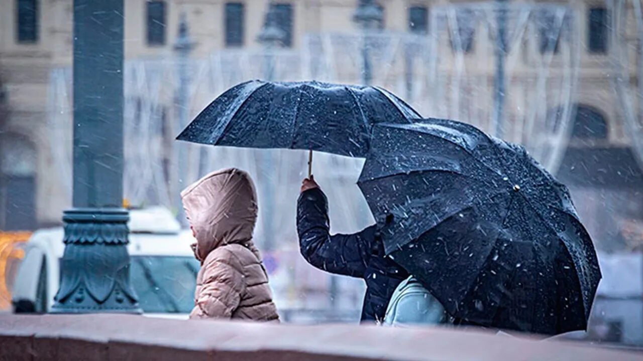 Говори потепление. Дождливый день. Оттепель в Москве. Небольшой дождь со снегом. Небольшой снег.