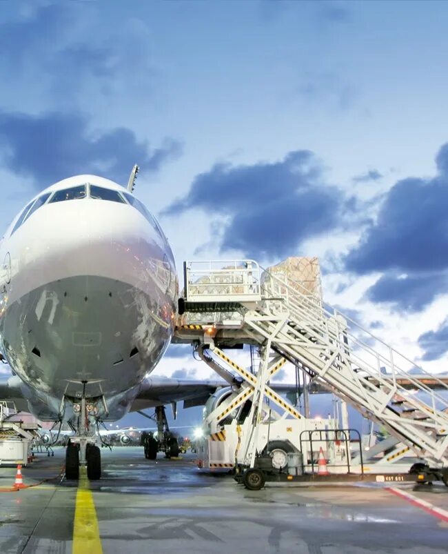 логистика перевозки. организация и управление воздушными перевозками. авиаперевозка грузов. транспорт на предприятии. транспортные услуги.