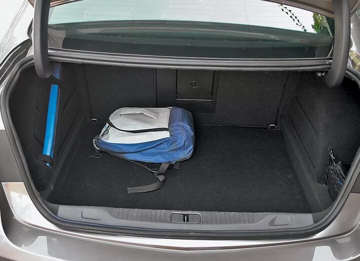 Салон, Багажник и маленькое колесико в нем) - Opel Astra J, 1,6 л, 2010 года про