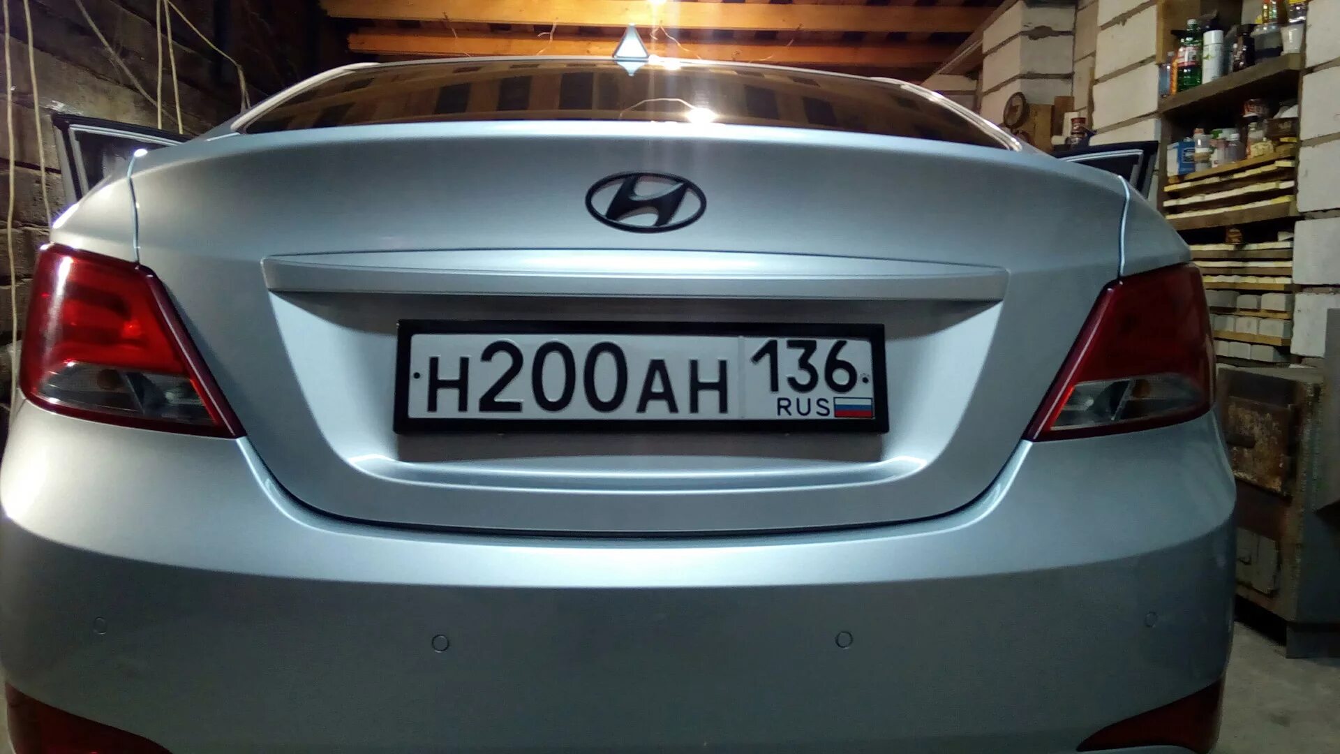 Как снять эмблему хендай солярис Эмблемы. Замена логотипа Hyundai на Brenthon на переднем бампере Hyundai Solar