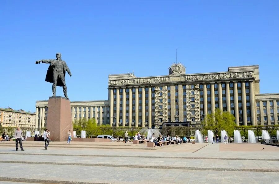 Памятник ленину на московском проспекте в санкт-петербурге. Метро московская памятник. Статуя ленина в санкт-петербурге площадь ленина. Ленину на московской площади. Памятник ленину на московском проспекте в санкт-петербурге.