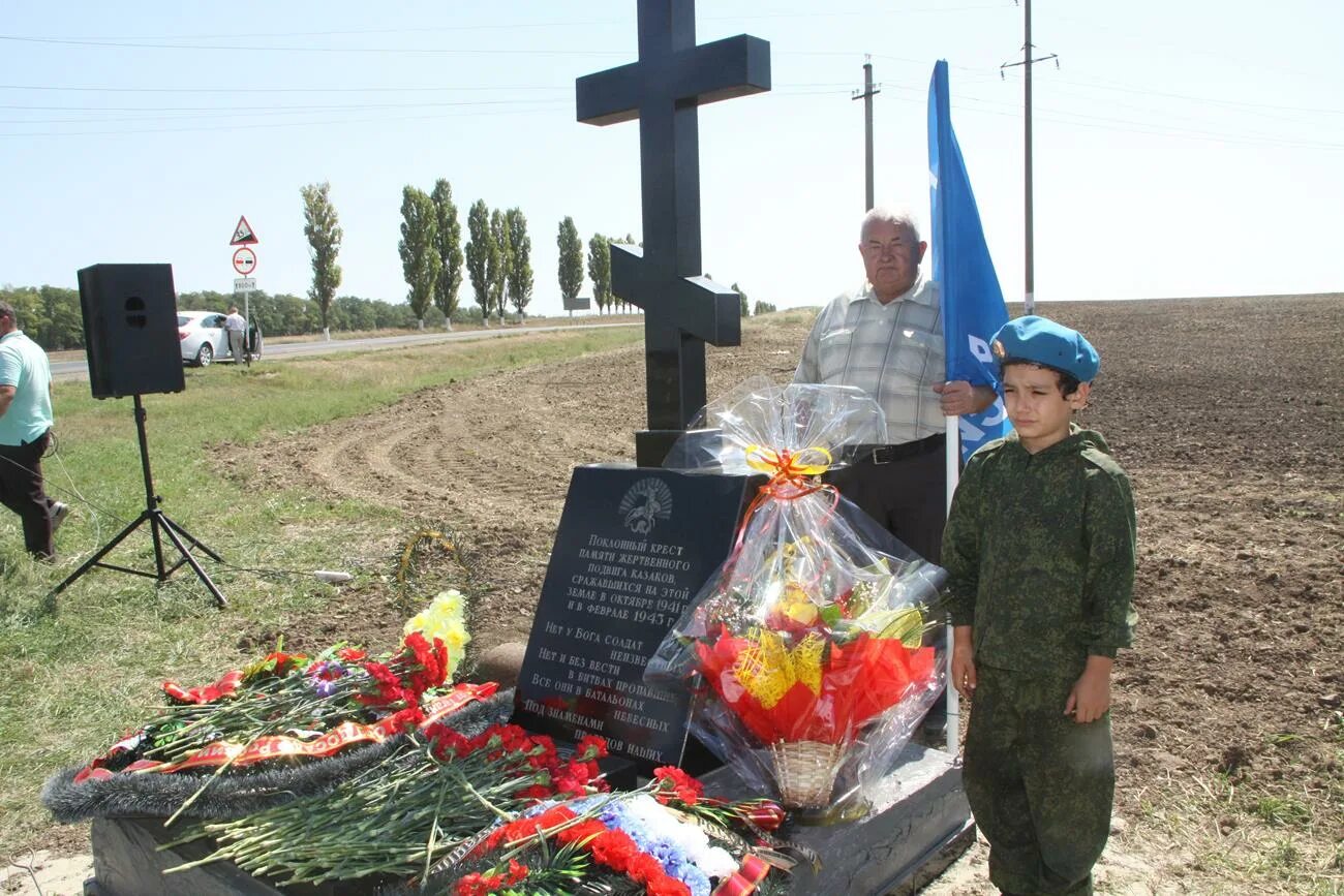 Погода в матвеев кургане на 10. Село Рясное Матвеево-Курганский район. Ростовская область Матвеево-Курганский район село Рясное. Памятники Матвеево-Курганского района. СДК Матвеево-Курганский района.