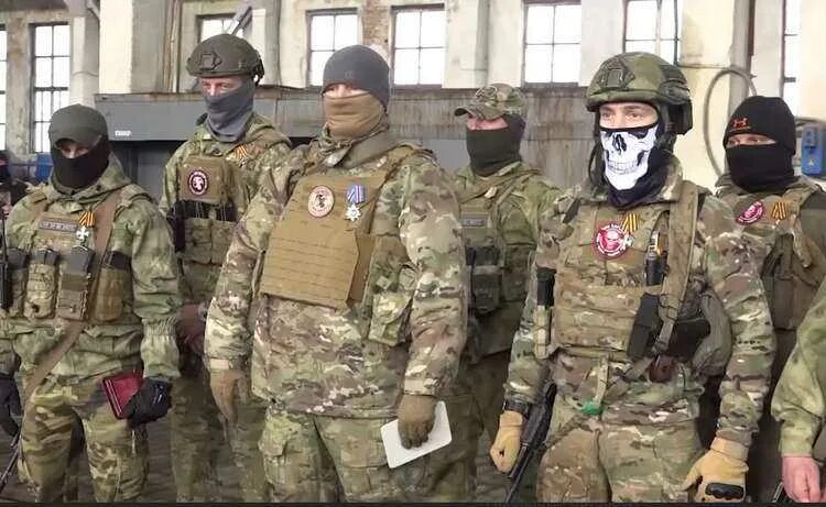 Награды бойцам вагнера. Награды чвк вагнера. шеврон ратибора вагнер. экипировка вагнер.