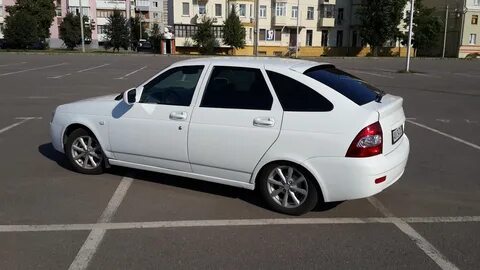 Белые приоры хэтчбек