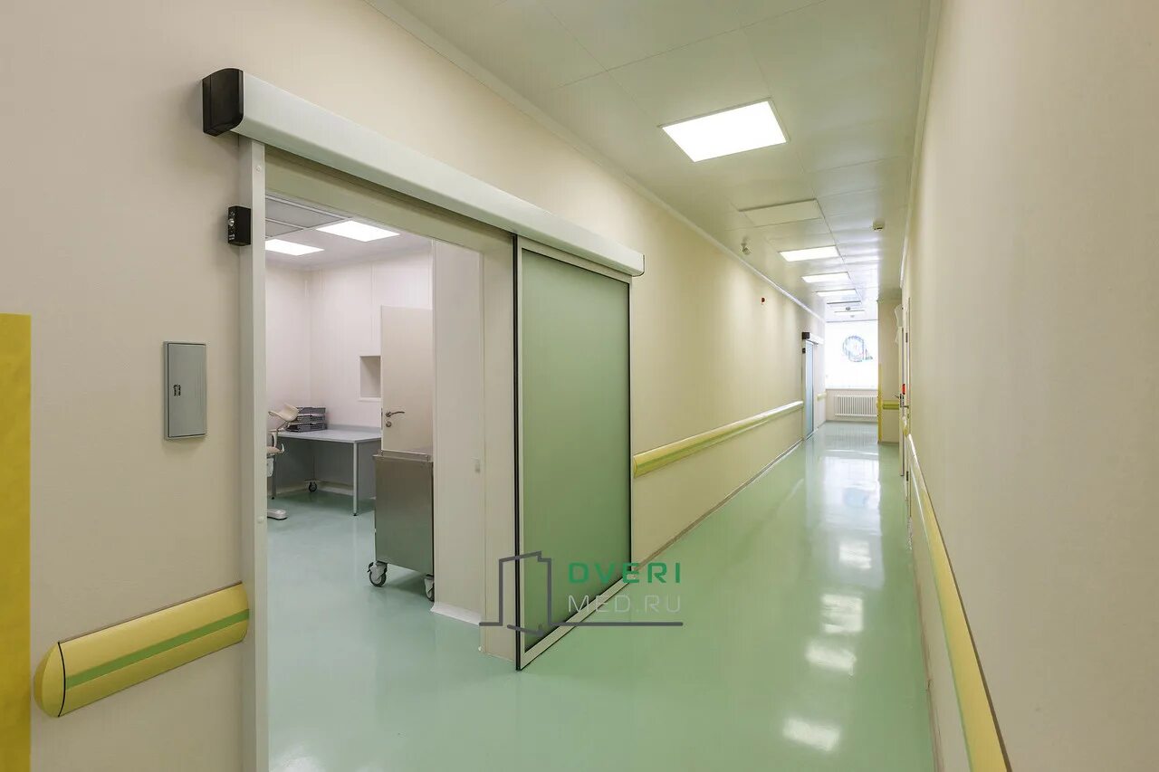 Двери маятниковые двустворчатые для чистых помещений. Медицинские двери для чистых помещений. Автоматические распашные двери. Дверь в больнице.