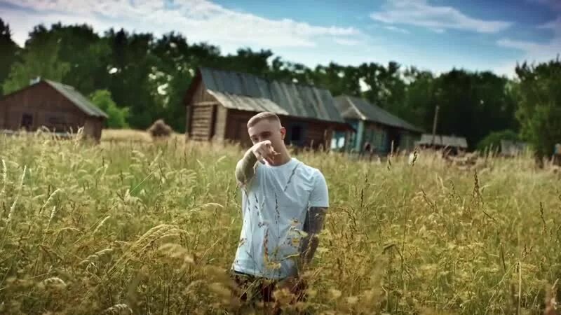 Сердцеедка слушать. Крид Сердцеедка. Клип Егора Крида в деревне. Клип Егора Крида Сердцеедка.