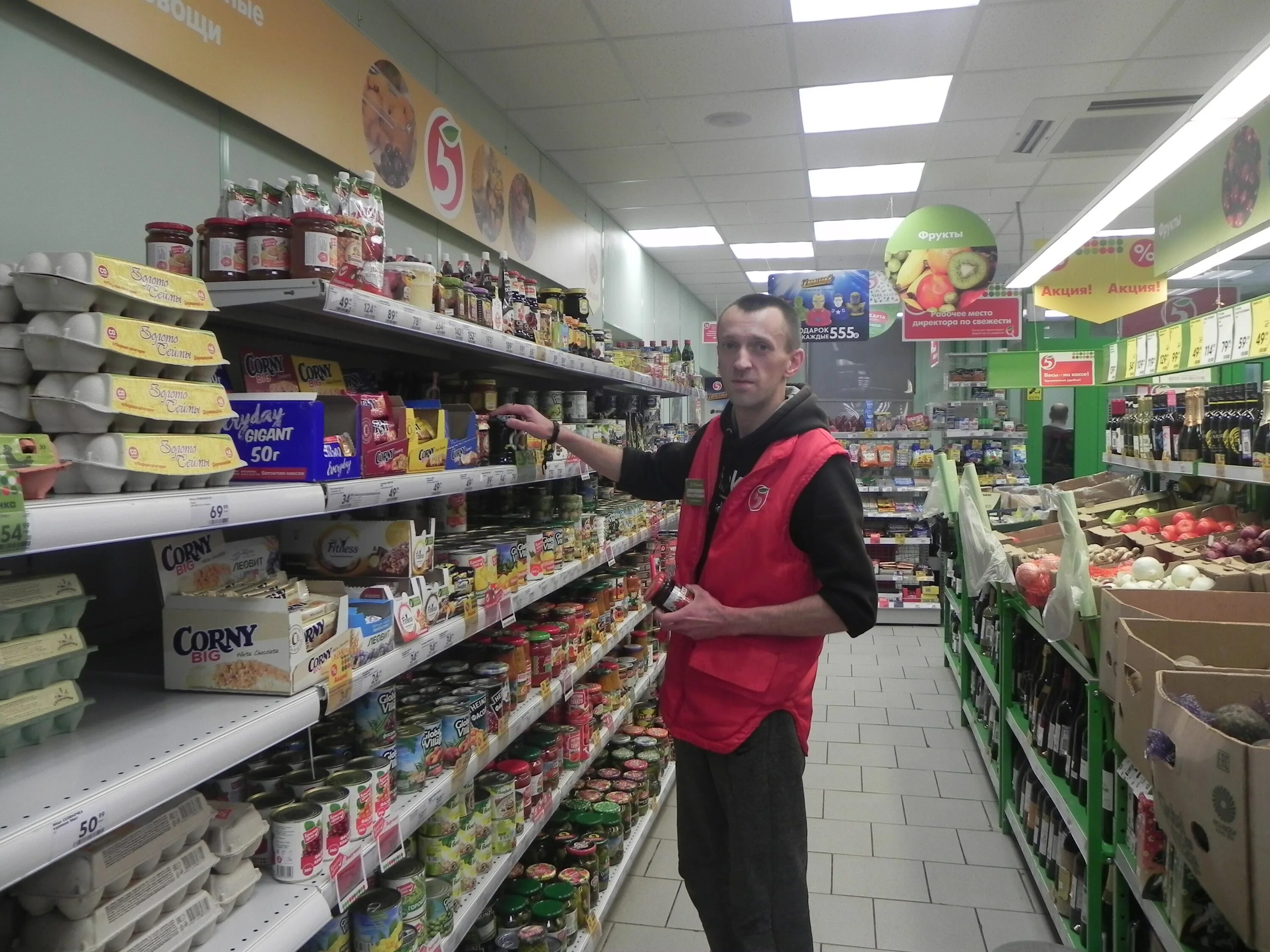 аптека в стиле классика. вывеска магазин в польше. магазин лицо города. магазин славный новый город чебоксары. рыбинск крестовая улица вывески.