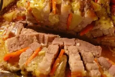Мясо с морковью в духовке