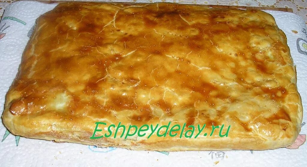 Слоеное тесто бездрожжевое с картошкой. Пирог из слоёного теста с курицей и картошкой. пирог с курицей и картошкой из слоеного. пирог с картофелем и сыром слоеное тесто. слоёный пирог с курицей и картошкой.