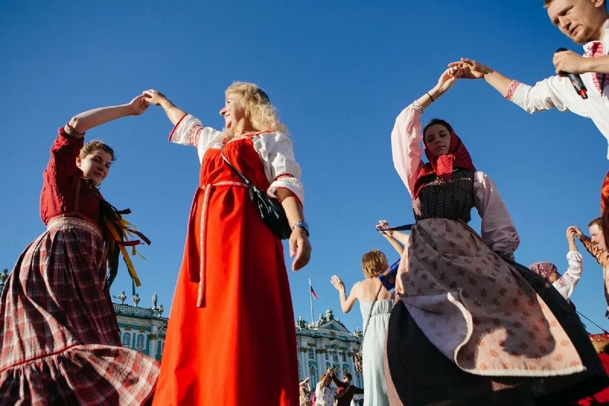 Поддерживает мир и согласие в стране. Хоровод на ВДНХ. Хоровод СПБ.