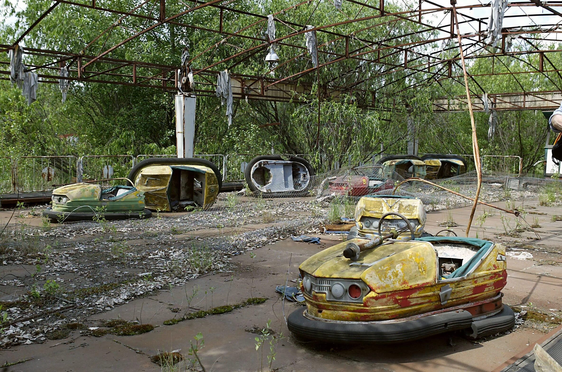 Chernobyl disaster. Припять ЧАЭС 1986. Чернобыль заброшенный парк. Авария на Чернобыльской АЭС город Припять. Авария на ЧАЭС 1986 Чернобыль.