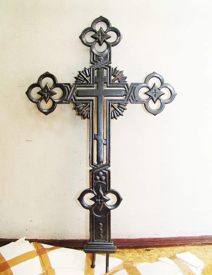 православный кованый могильный крест. кресты из металла. кресты могильные из профильной трубы 40x60. крест могильный кованый. крест из профильной трубы 40 на 20.