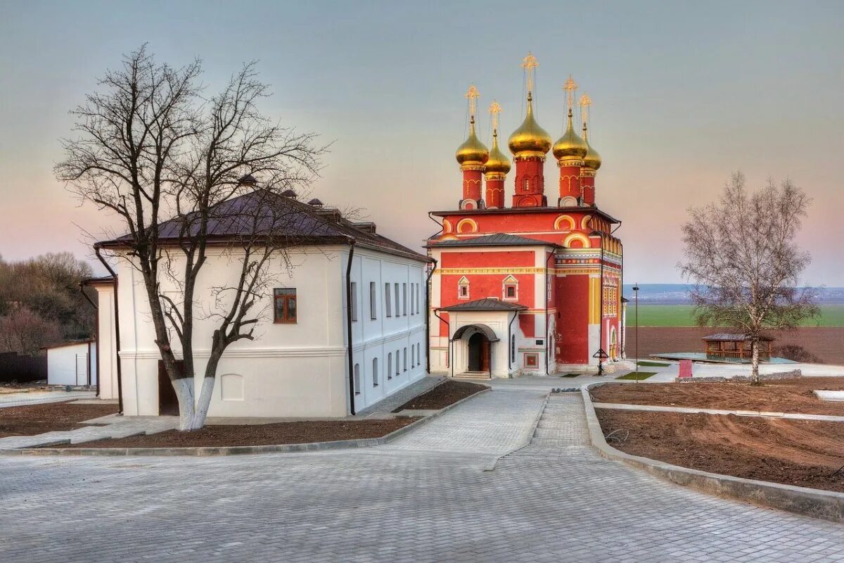 Белёвский спасо-преображенский монастырь. Ансамбль спасо преображенского монастыря белев. Белёв город в тульской области. Белев монастырь. Спасо-преображенский монастырь белев.