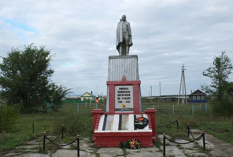 Погода в высоком пестравского района. Михайло-овсянка Самарская область. Село Михайло-овсянка Самарской области. Михеевка Пестравский район Самарская область. Памятник в селе Марьевка Пестравского района.