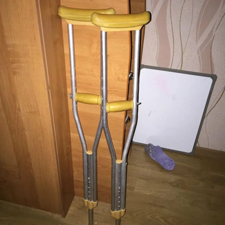 костыли детские деревянные. костыли алюминиевые универсальные под рост 140-190 см. костыли для детей 10 лет. авито костыли детские. авито костыли детские.