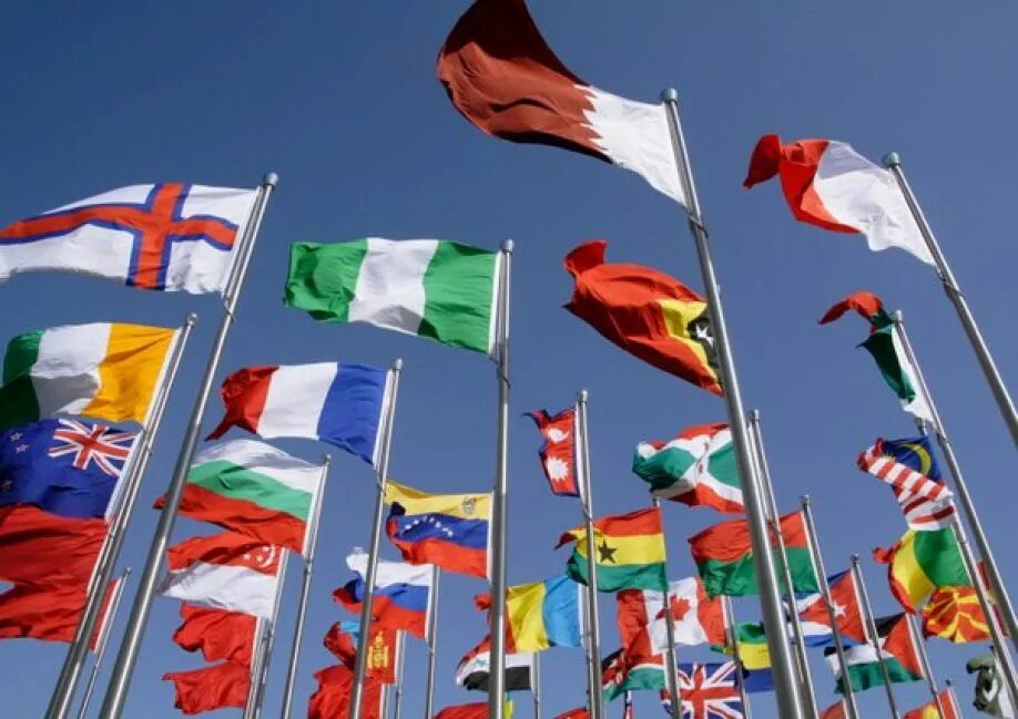 Побывав во многих странах. Много государств. Флаги разных стран. Флаги стран вместе. Флаги государств вместе.