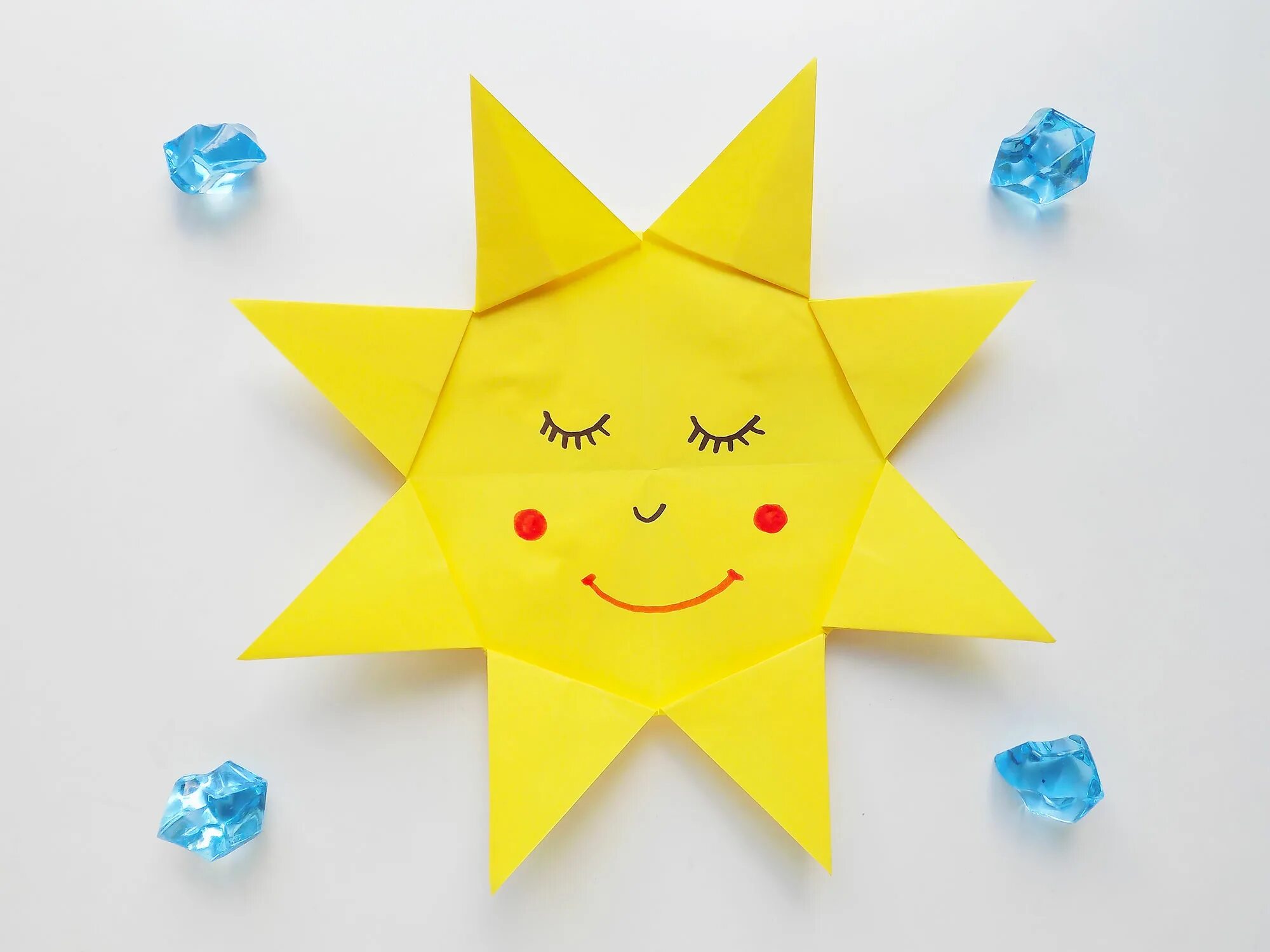 Оригами солнышко. Оригами солнце. Поделка солнце. Оригами солнце из бумаги.