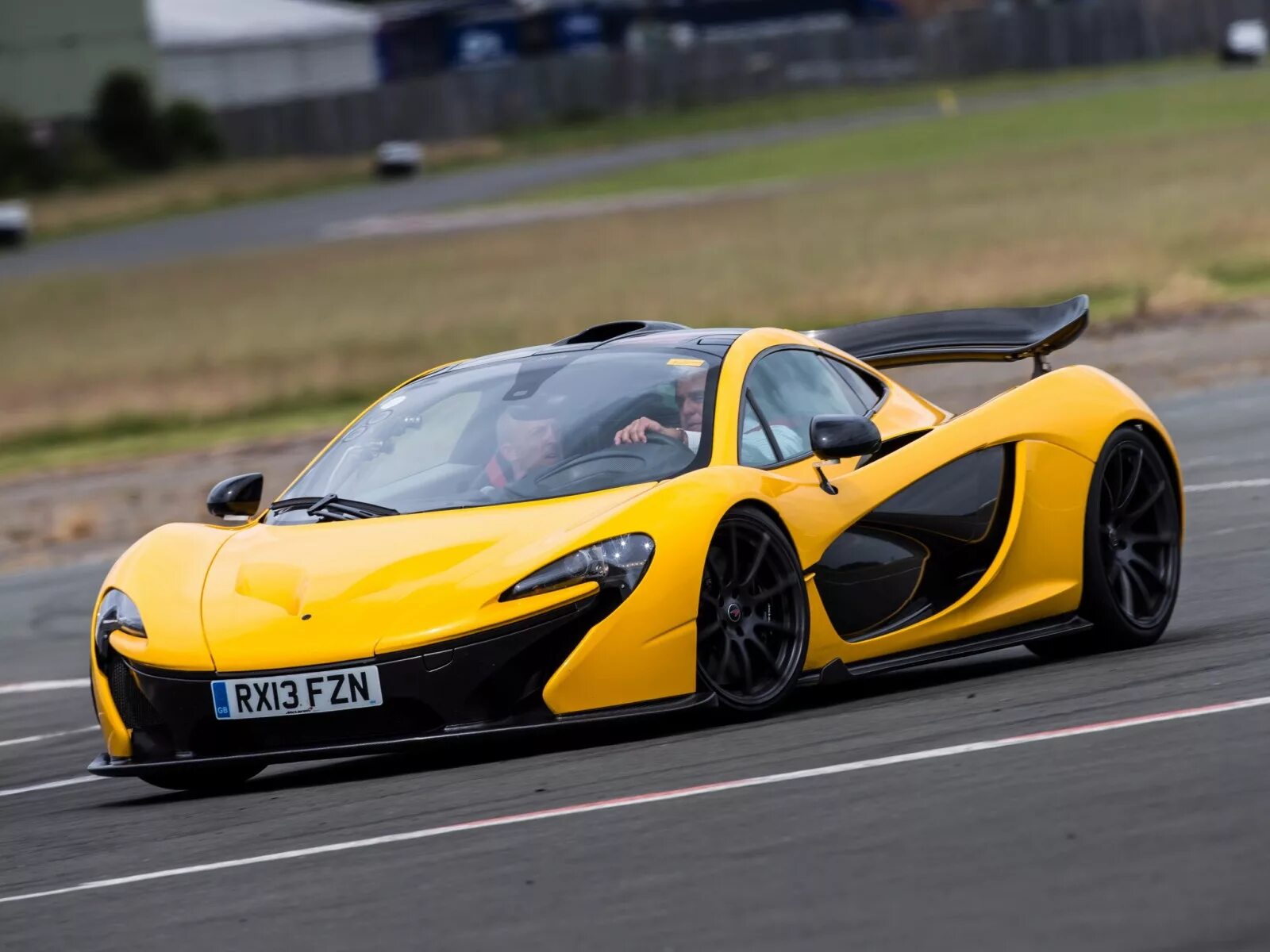 Макларен п1. Макларен п1 2013. MCLAREN p1 2013. Макларен п1 2020.