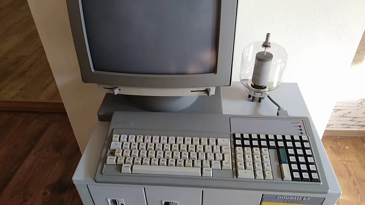 М 40 компьютер. Olivetti m40. Olivetti m340. Компьютер Оливетти 1966. Olivetti m 21.