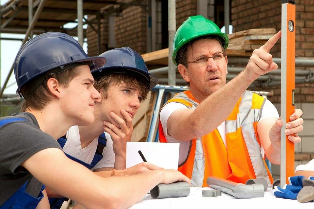 Подработка. Работа для подростков. Подработка. Работник склада. Подросток подрабатывает.