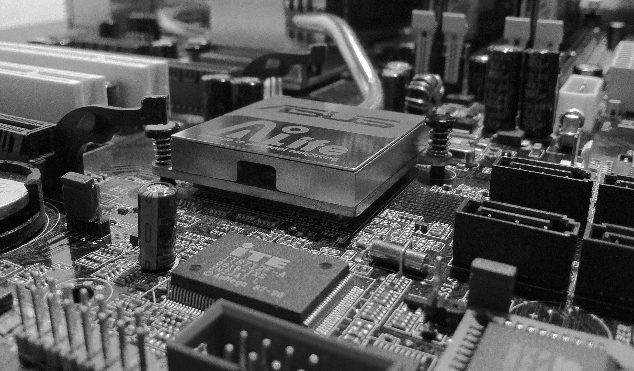 Inside the computer. Апгрейд компьютера. Компьютер без видеокарты. Сборка ПК. Материнские платы видеокарты.