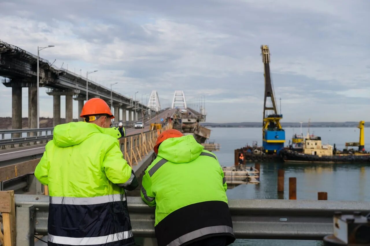 Хуснуллин Крымский мост. Крымский мост 2023. Тамань Крымский мост. Крымский мост январь 2023. Движение по крымскому мосту закрыли