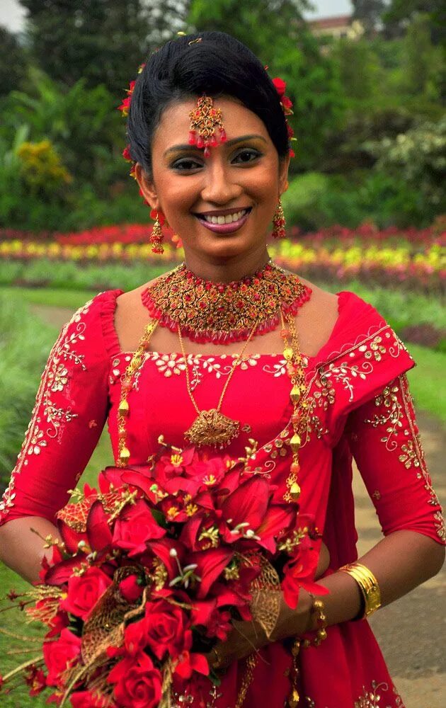 Ланкийцы шри ланка. Сингалы шри ланка. Народы шри-ланки сингалы. Шри ланкийцы. Шри ланка люди.