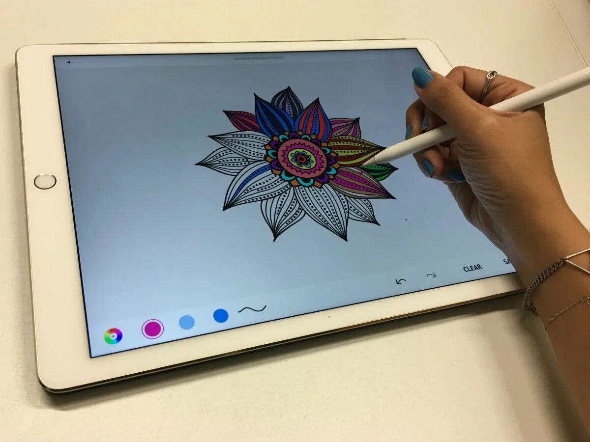 Программа для рисования на ipad. Графический планшет эпл. планшет эппл айпад для рисования. планшет для рисования apple ipad pro. планшет эпл с прокриэйт.