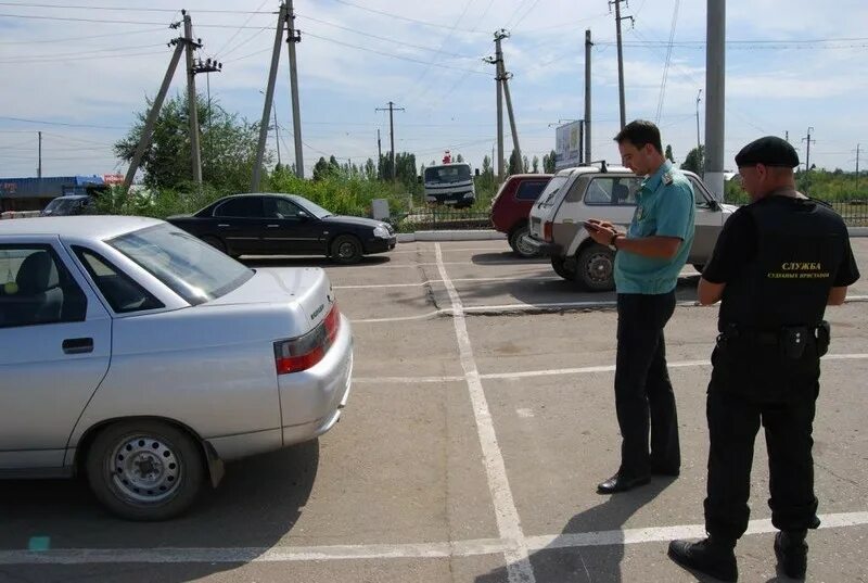 Приставы волжский телефон. Розыск транспортных средств должника. Аукцион автомобилей в Саратове судебных приставов. Приставы Волжского района Саратов. Стоянка приставов в Саратове.