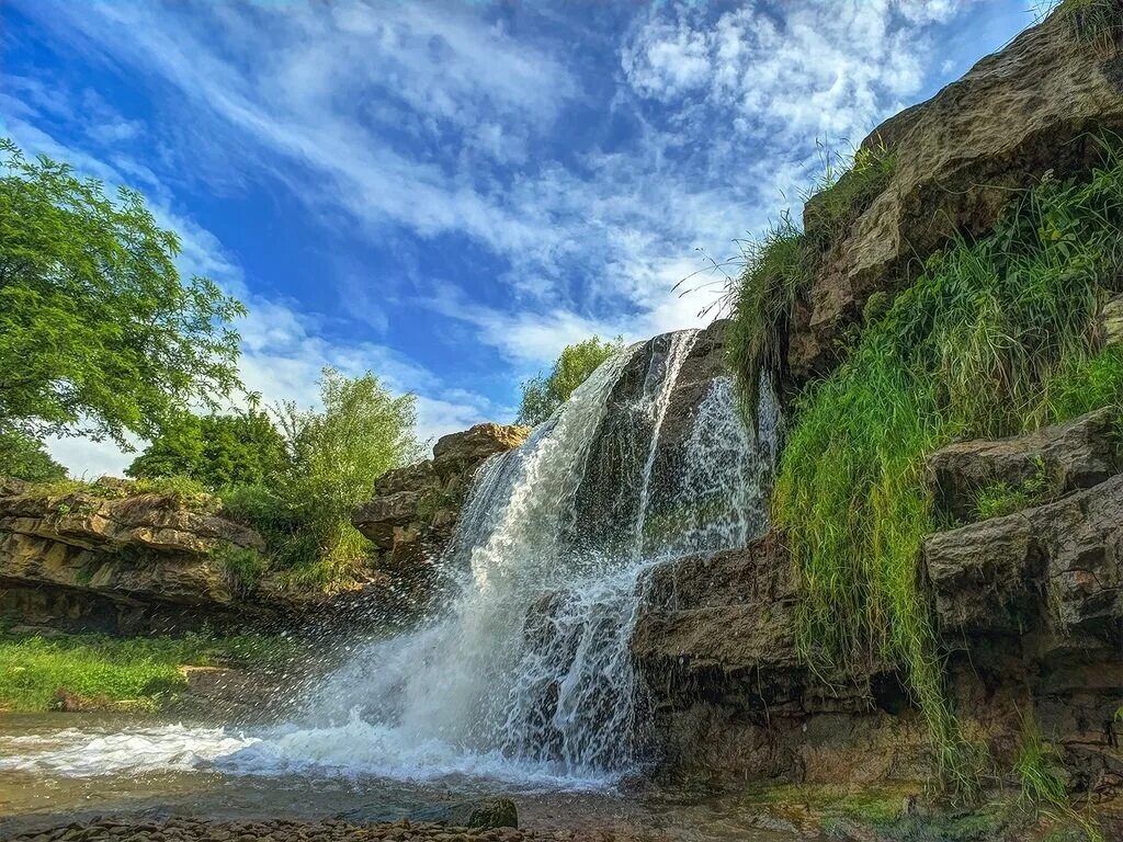 Лермонтовский водопад в Кисловодске. Кисловодск водопад Ольховка. Ставропольские водопады Кисловодск. Медовые водопады Кисловодск.