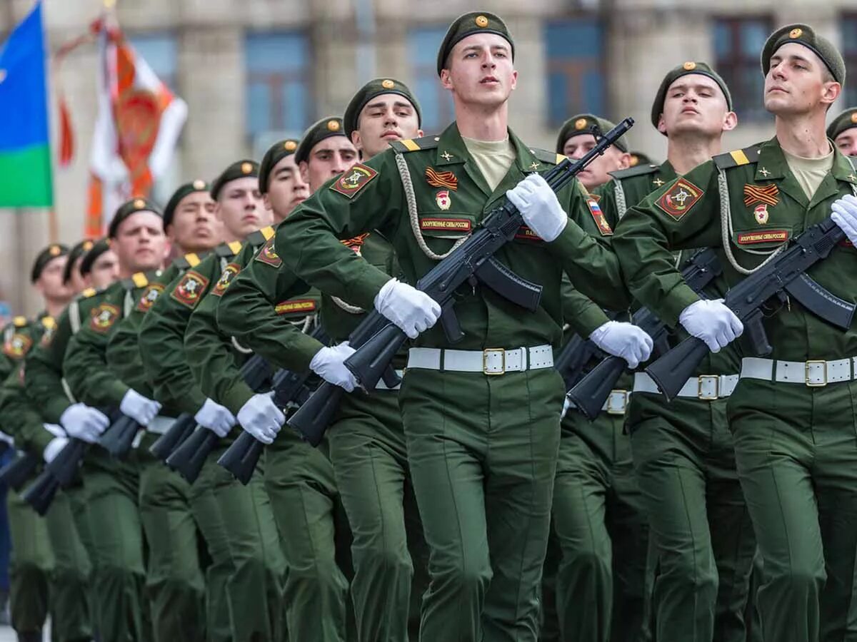 Песня солдаты на парад. Солдаты на параде. Строй солдат. Российский солдат на параде. Военный в строю.