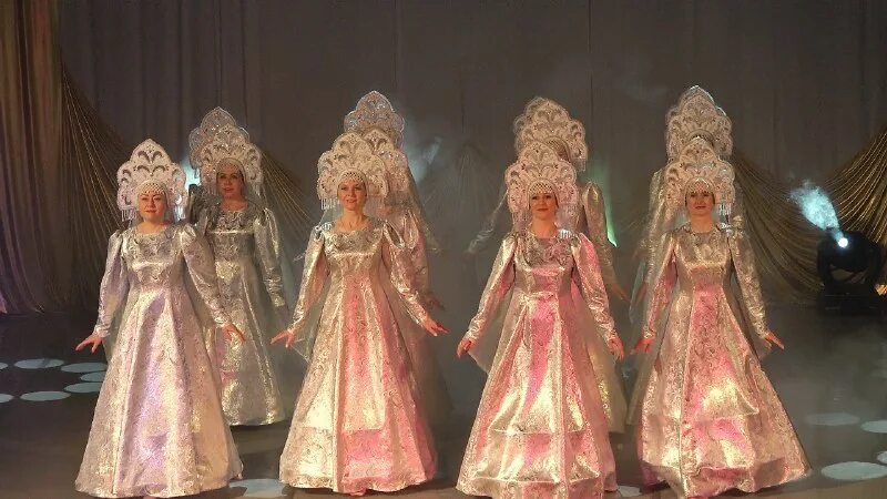 Костюмированная дискотека. Маскарад бум. Русский костюм для детей. Маскарад бум. Маскарад бум.