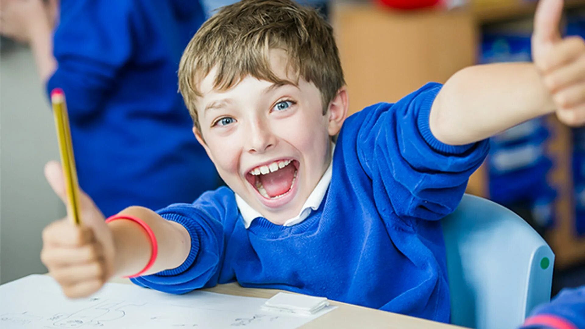 Установил время в школе. Happy time школа. School Kid back. Back to School. Kids character sitting at School.