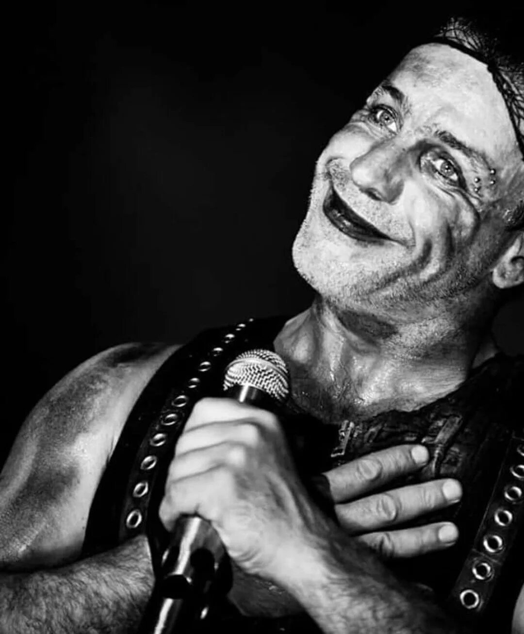 Тилль линдеманн в далекий край. Till lindemann. тилль линдеманн раммштайн. тилль линдеманн улыбается. тилль линдеманн группа рамштайн.