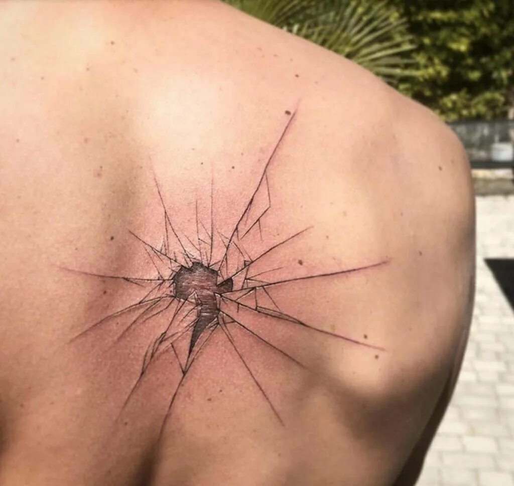 сквозное отверстие на коже. сквозные отверстия на коже. огнестрельное ранение рана. сквозное отверстие на коже. мелкие отверстия на коже.