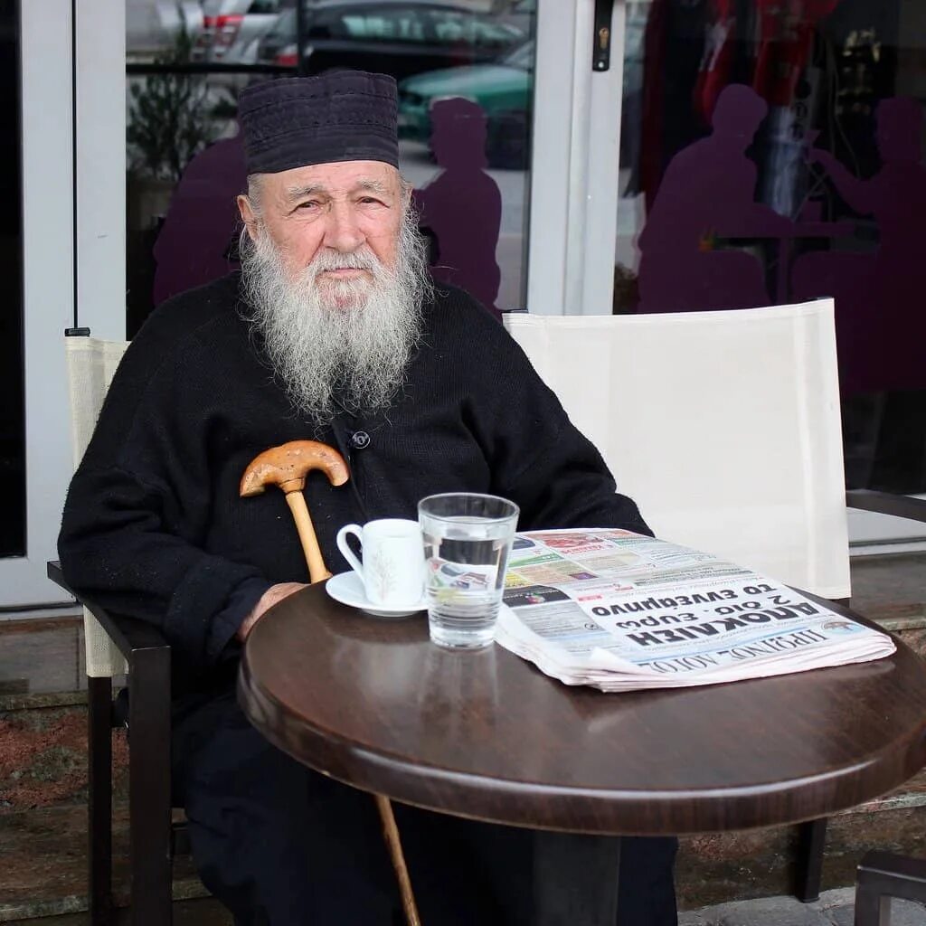 Одеяния священнослужителей монастыря афон греция. Греческий батюшка. Греческий священник. Греческое духовенство. Элладская православная церковь духовенство.