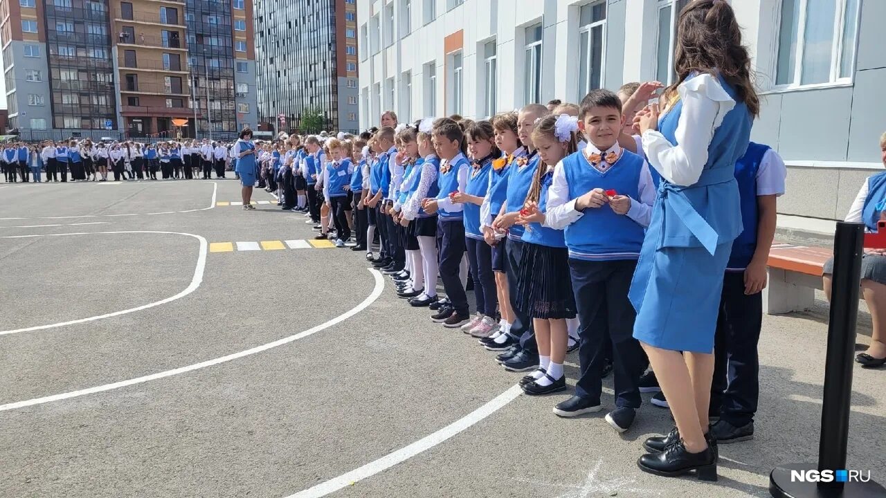 Сколько там школ. Новая школа на Родниках. Новая школа на Родниках в Новосибирске на Немыткина. Школа 218 Новосибирск Родники эвакуация.