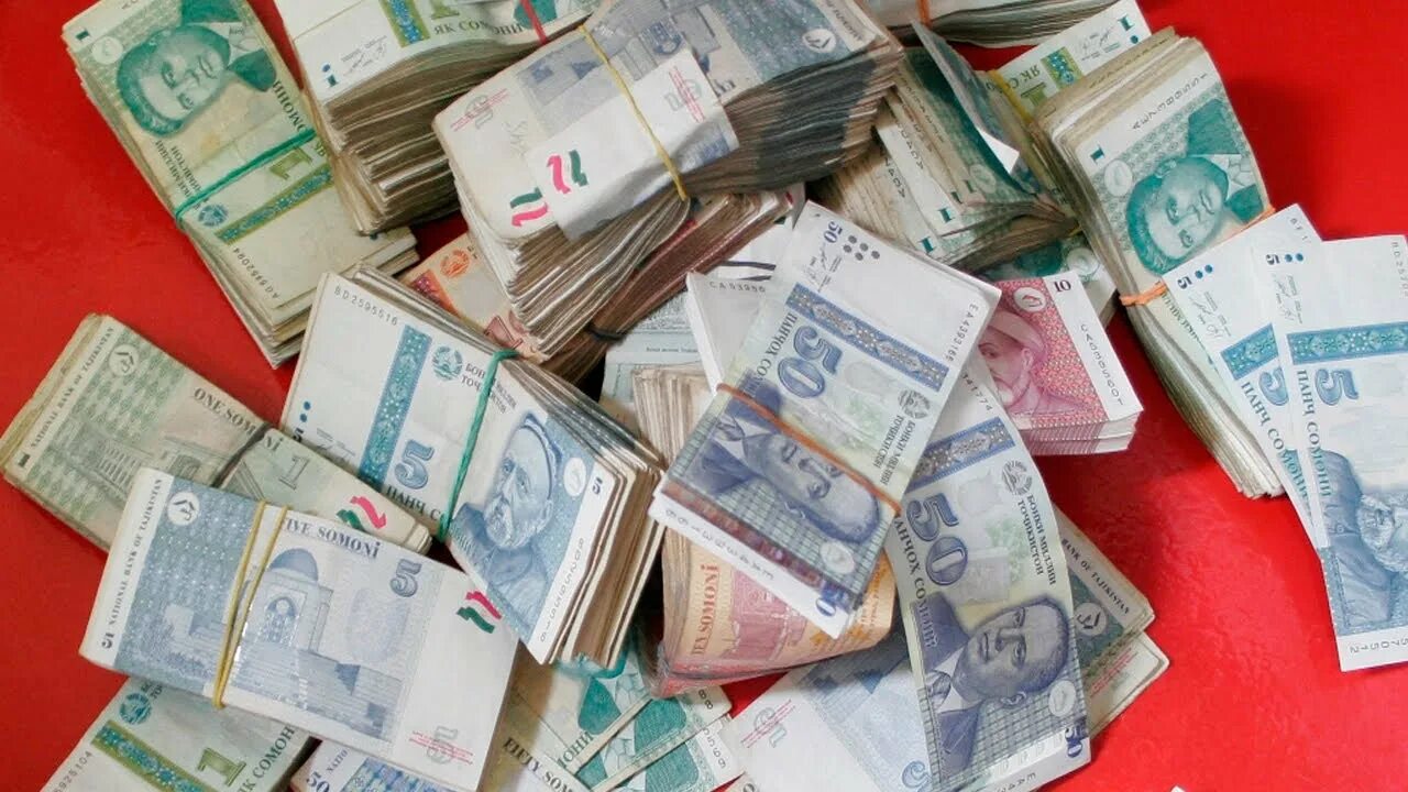 Сум таджикистан. Деньги Сомони. Деньги Таджикистана. Пачка денег Сомони. Пули Сомони.