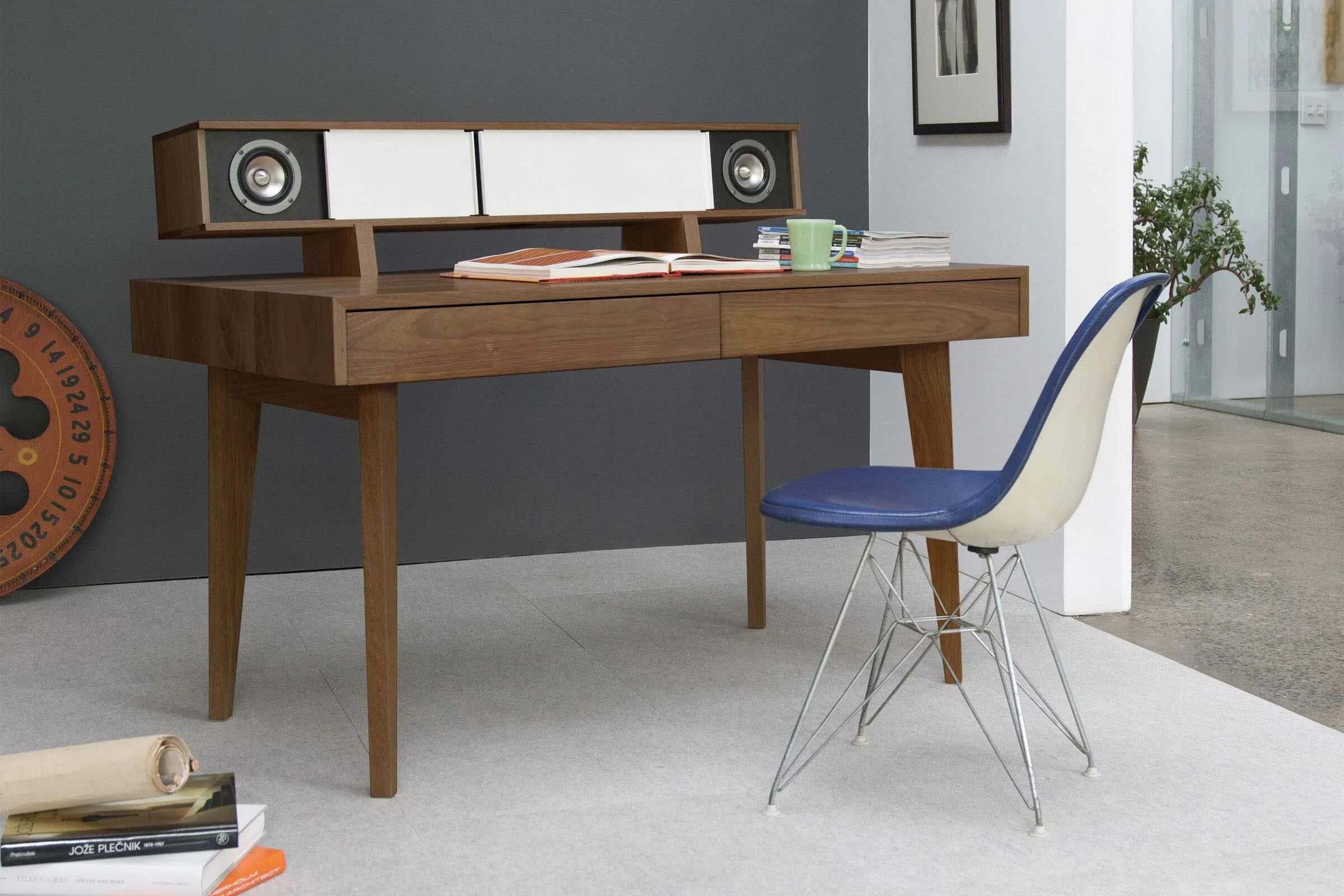 Table desk. Дизайнерский письменный стол. Необычный письменный стол. Письменный стол в стиле Минимализм. Стол дизайнера.