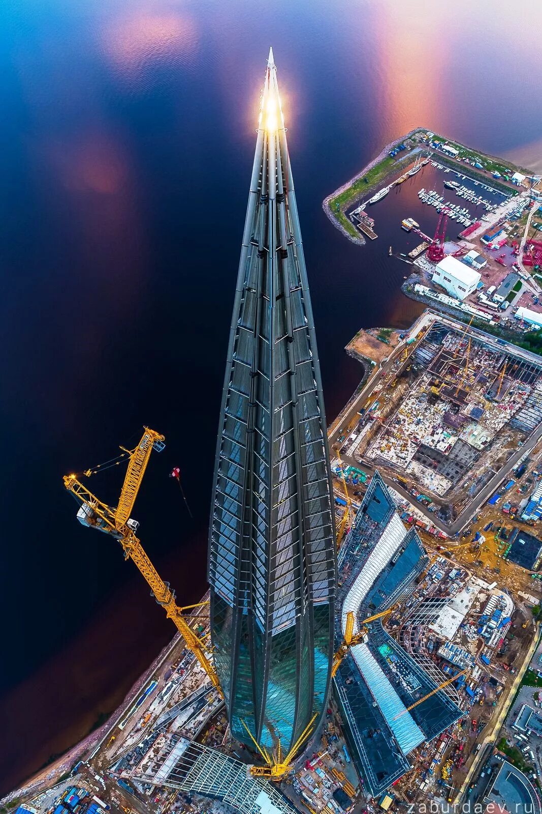 Самая большая высокая. Санкт-Петербург башня Лахта. Лахта центр Санкт-Петербург небоскреб. Газпром небоскреб Лахта. Здание башня Лахта центр.