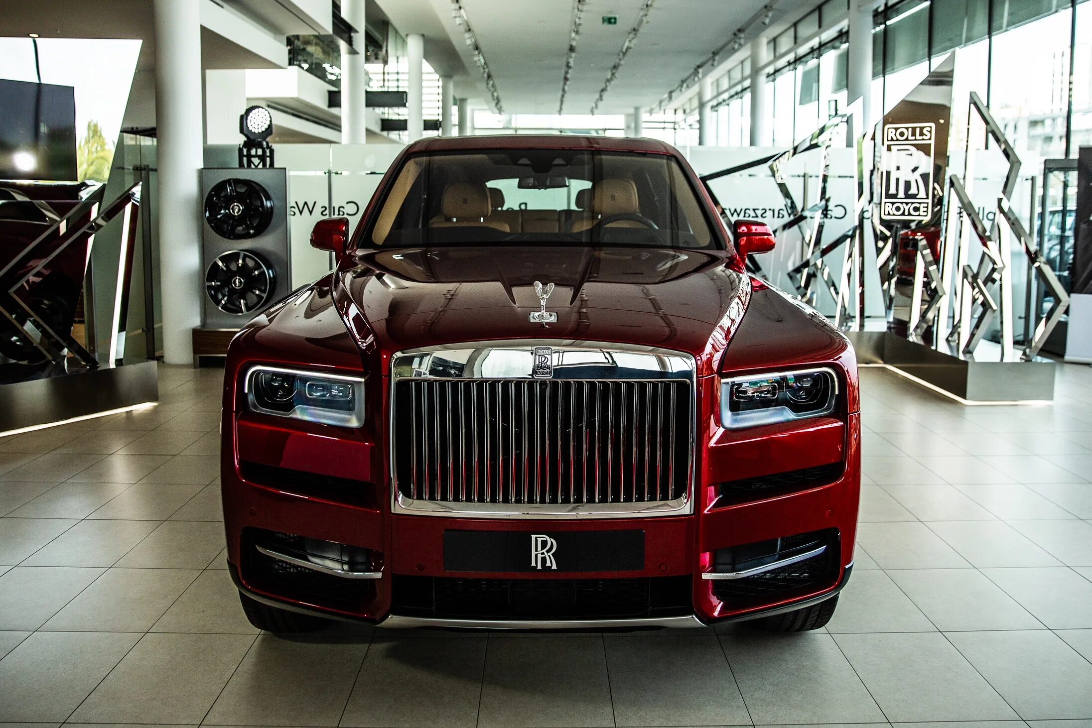 Роллс ройс калинов. Rolls Royce Cullinan 2022. Rolls-Royce Куллинан. Роллс Ройс Куллинан 2022. Роллс Ройс джип 2022.