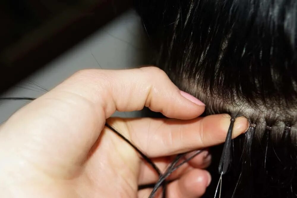 Нано капсульное наращивание волос. Японское наращивание волос. Японский метод наращивания волос. Холодная техника наращивания волос.