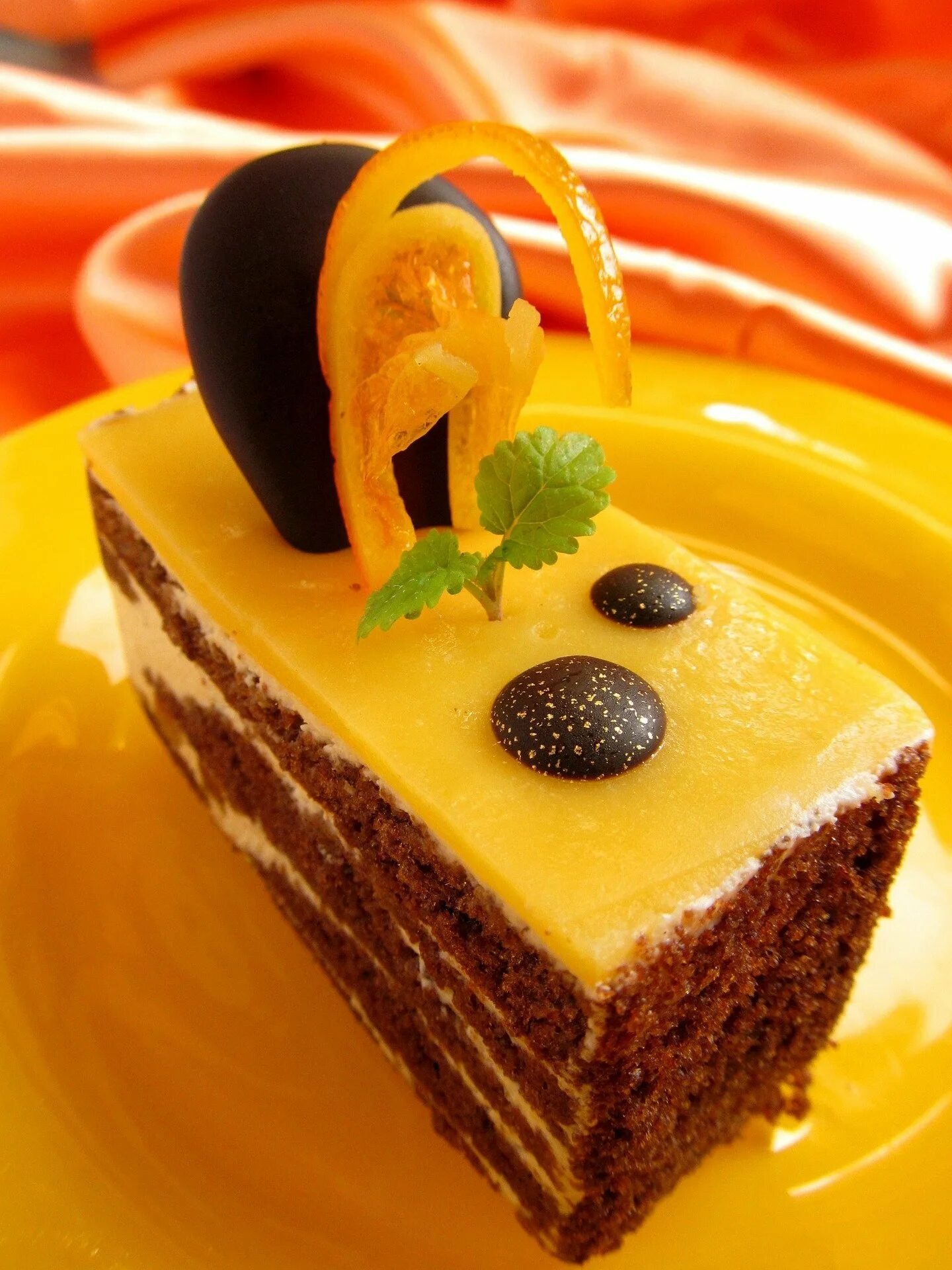 Банановое конфи. Брауни манго маракуйя. Апельсиновое конфи для торта. Торт медовик апельсиновый. Торт "шоколадно–апельсиновый".