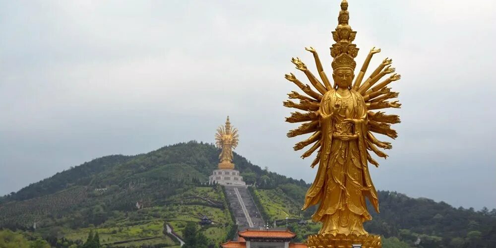 Статуя гуаньинь. Статуя guishan guanyin. статуя богини гуаньинь в чанше китай. статуя тысячерукой будды китай. будда чанша хунань.