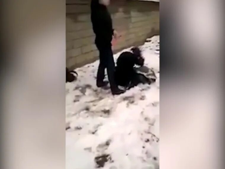 Девочки издеваются над одноклассницей. Одноклассницы издеваются над одноклассницей 18. Одноклассницы издеваются над одноклассницей 18. Одноклассницы издеваются над одноклассницей 18. Школьники издевались над одноклассницей.