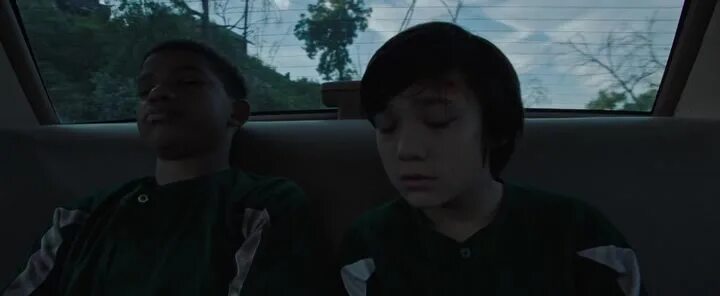 Подсудимый в суде. Каски судебных приставов. Полицейский бежит. Скрыть лицо. Воришка в квартире.