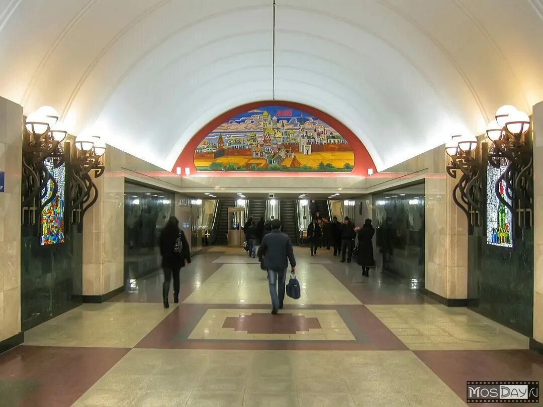 Трубная станция метро москва. Трубная (люблинско-дмитровская линия). Трубная площадь метро. Станция метро трубная. Станция метро трубная.