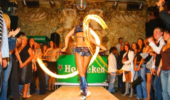 Джет сет котлас. Jet set клуб. джет сет астрахань. клуб jet set спб. ночной клуб jet set москва.