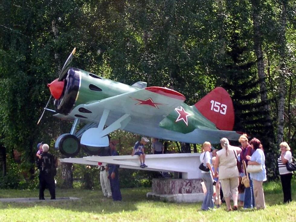 Самолет истребитель выпущенный на заводе чкалова название. Чкалова 16. завод имени чкалова новосибирск. чкалов и-16. самолёт и 16 чкалова.